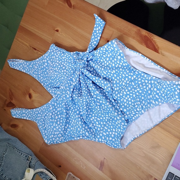 Blue & White Speckled Scoop Back V-Neck Cinched Waist One Piece Swimsuit - Picture 5 of 10